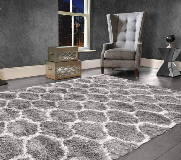 Karpet Berbulu Tebal dengan Motif Geometris